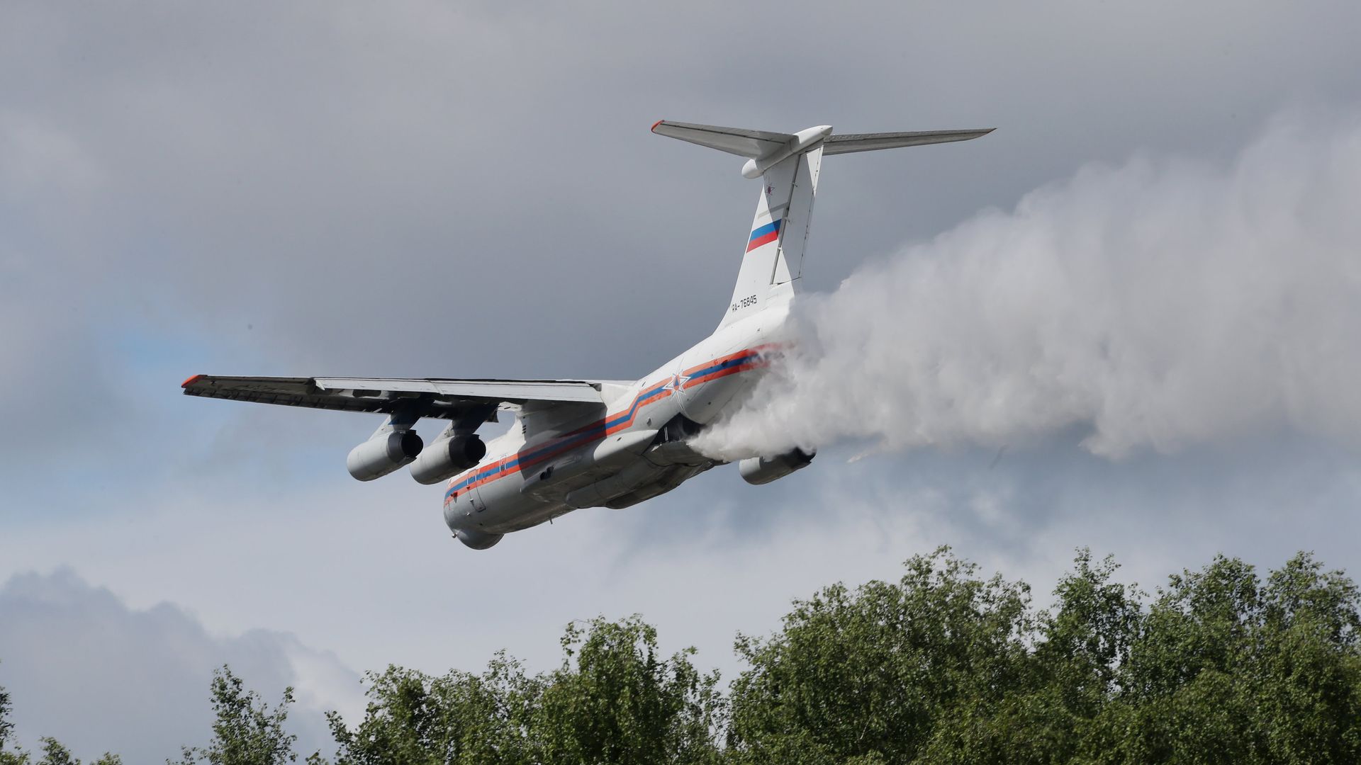 Самолет МЧС РФ ИЛ-76ТД во время показательных учений МЧС РФ Самолет МЧС РФ ИЛ-76ТД во время показательных учений МЧС РФ - РИА Новости, 1920, 21.08.2021