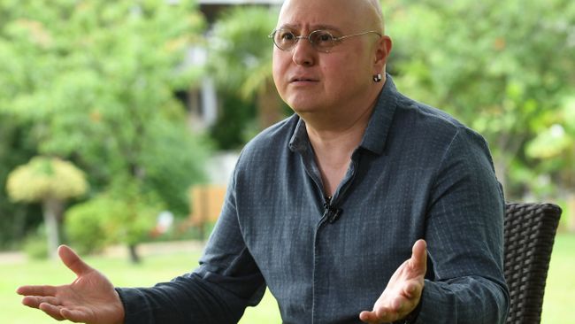 Продюсер, режиссер, сценарист и актер Дмитрий Месхиев во время интервью в рамках 29-го Открытого российского кинофестиваля Кинотавр в Сочи. 6 июня 2018 Продюсер, режиссер, сценарист и актер Дмитрий Месхиев во время интервью в рамках 29-го Открытого российского кинофестиваля Кинотавр в Сочи. 6 июня 2018