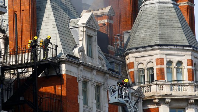 Пожар в отеле Mandarin Oriental в Найтсбридже, Великобритания. 6 июня 2018 Пожар в отеле Mandarin Oriental в Найтсбридже, Великобритания. 6 июня 2018