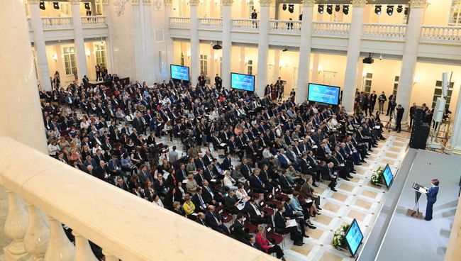 Председатель Центрального банка РФ Эльвира Набиуллина выступает во время торжественного открытия XXVII Международного финансового конгресса в Санкт-Петербурге. 7 июня 2018 Председатель Центрального банка РФ Эльвира Набиуллина выступает во время торжественного открытия XXVII Международного финансового конгресса в Санкт-Петербурге. 7 июня 2018