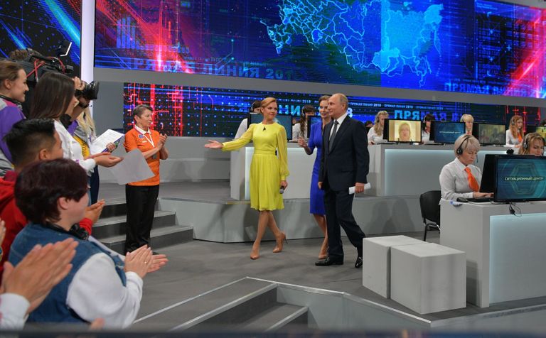 Прямая линия с президентом России Владимиром Путиным Прямая линия с президентом России Владимиром Путиным