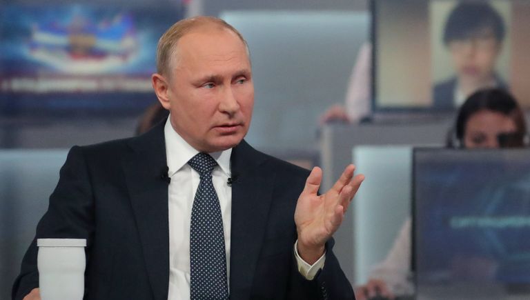 Президент РФ Владимир Путин отвечает на вопросы россиян во время ежегодной специальной программы Прямая линия с Владимиром Путиным. 7 июня 2018 Президент РФ Владимир Путин отвечает на вопросы россиян во время ежегодной специальной программы Прямая линия с Владимиром Путиным. 7 июня 2018