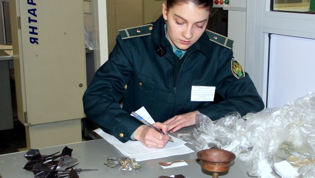 Археологические ценности, обнаруженные в аэропорту Хабаровска у туриста из Китая Археологические ценности, обнаруженные в аэропорту Хабаровска у туриста из Китая