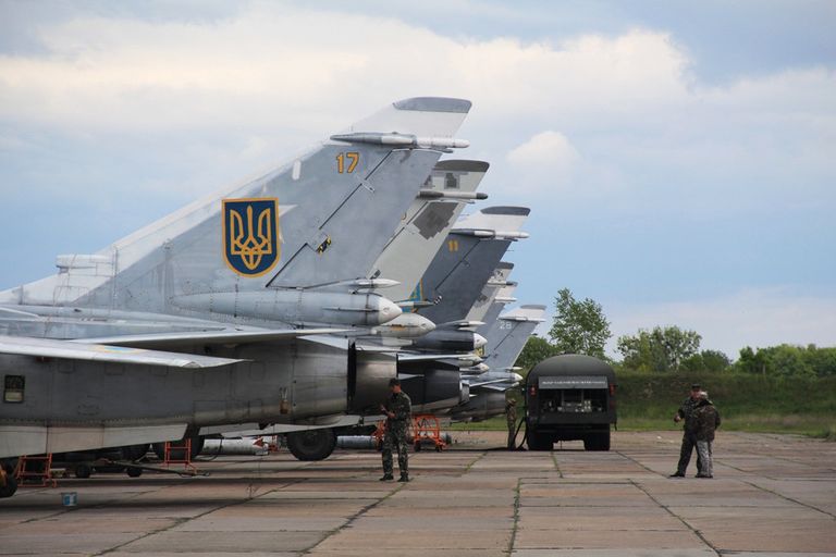 Самолеты Су-24МР и Су-24М украинских ВВС Самолеты Су-24МР и Су-24М украинских ВВС