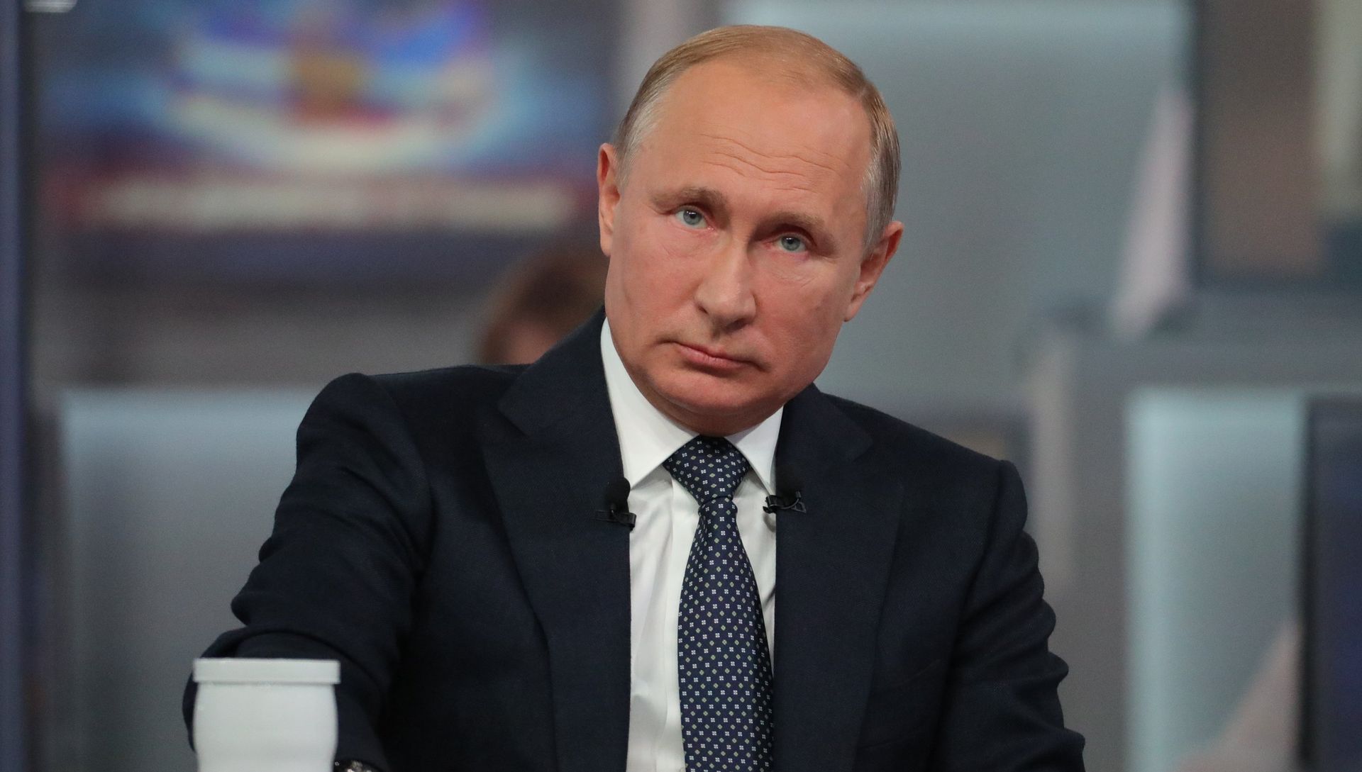 Президент РФ Владимир Путин отвечает на вопросы россиян во время ежегодной специальной программы Прямая линия с Владимиром Путиным. 7 июня 2018 Президент РФ Владимир Путин отвечает на вопросы россиян во время ежегодной специальной программы Прямая линия с Владимиром Путиным. 7 июня 2018 - РИА Новости, 1920, 07.06.2018
