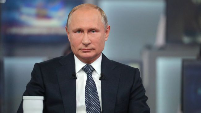 Президент РФ Владимир Путин отвечает на вопросы россиян во время ежегодной специальной программы Прямая линия с Владимиром Путиным Президент РФ Владимир Путин отвечает на вопросы россиян во время ежегодной специальной программы Прямая линия с Владимиром Путиным