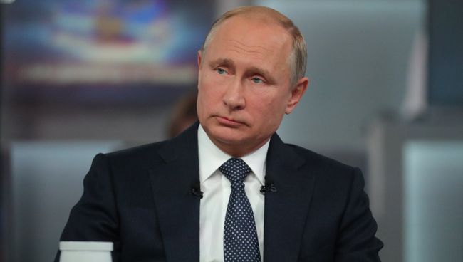 Президент РФ Владимир Путин отвечает на вопросы россиян во время ежегодной специальной программы Прямая линия с Владимиром Путиным. 7 июня 2018 Президент РФ Владимир Путин отвечает на вопросы россиян во время ежегодной специальной программы Прямая линия с Владимиром Путиным. 7 июня 2018
