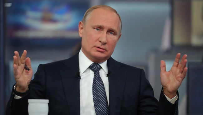 Президент РФ Владимир Путин отвечает на вопросы россиян во время ежегодной специальной программы Прямая линия с Владимиром Путиным. 7 июня 2018 Президент РФ Владимир Путин отвечает на вопросы россиян во время ежегодной специальной программы Прямая линия с Владимиром Путиным. 7 июня 2018