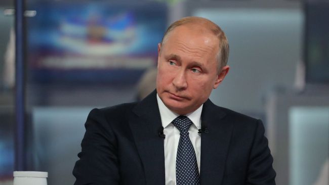Президент РФ Владимир Путин отвечает на вопросы россиян во время ежегодной специальной программы Прямая линия с Владимиром Путиным. 7 июня 2018 Президент РФ Владимир Путин отвечает на вопросы россиян во время ежегодной специальной программы Прямая линия с Владимиром Путиным. 7 июня 2018