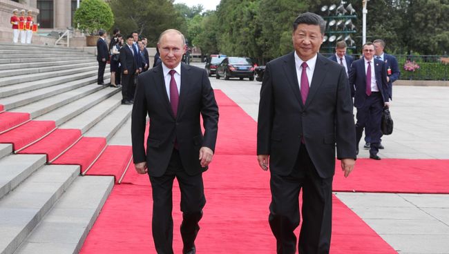 Президент РФ Владимир Путин и председатель КНР Си Цзиньпин во время встречи в Пекине. 8 июня 2018 Президент РФ Владимир Путин и председатель КНР Си Цзиньпин во время встречи в Пекине. 8 июня 2018