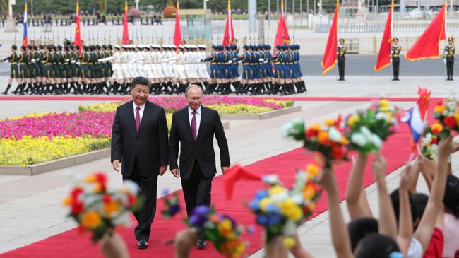 Президент РФ Владимир Путин и председатель КНР Си Цзиньпин во время встречи в Пекине. 8 июня 2018 Президент РФ Владимир Путин и председатель КНР Си Цзиньпин во время встречи в Пекине. 8 июня 2018