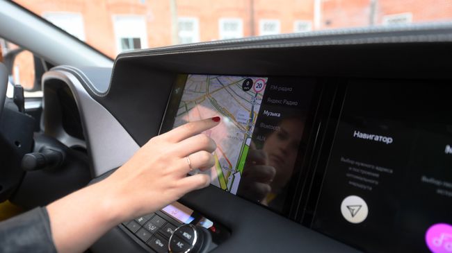 Приборная панель автомобиля на базе Toyota RAV4 с платформой Яндекс.Авто Приборная панель автомобиля на базе Toyota RAV4 с платформой Яндекс.Авто
