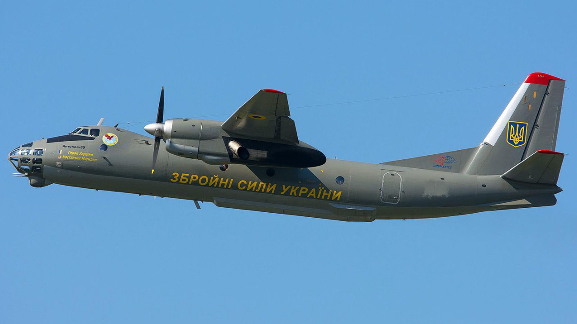 Военно-транспортный самолет Ан-26 вооруженных сил Украины Военно-транспортный самолет Ан-26 вооруженных сил Украины - РИА Новости, 1920, 22.04.2022