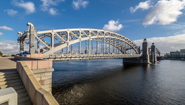 Большеохтинский мост в Санкт-Петербурге. Архивное фото