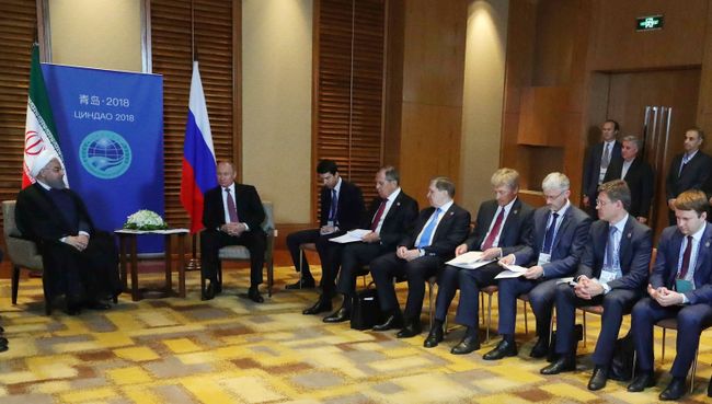 Президент РФ Владимир Путин и президент Ирана Хасан Роухани во время встречи на полях саммита Шанхайской организации сотрудничества (ШОС) в китайском Циндао. 9 июня 2018 Президент РФ Владимир Путин и президент Ирана Хасан Роухани во время встречи на полях саммита Шанхайской организации сотрудничества (ШОС) в китайском Циндао. 9 июня 2018