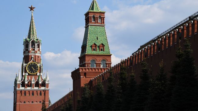 Спасская и Сенатская башни Московского Кремля. Архивное фото Спасская и Сенатская башни Московского Кремля. Архивное фото