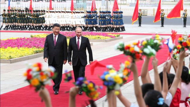 Церемония официальной встречи Президента России с Председателем КНР Си Цзиньпином. 8 июня 2018 Церемония официальной встречи Президента России с Председателем КНР Си Цзиньпином. 8 июня 2018