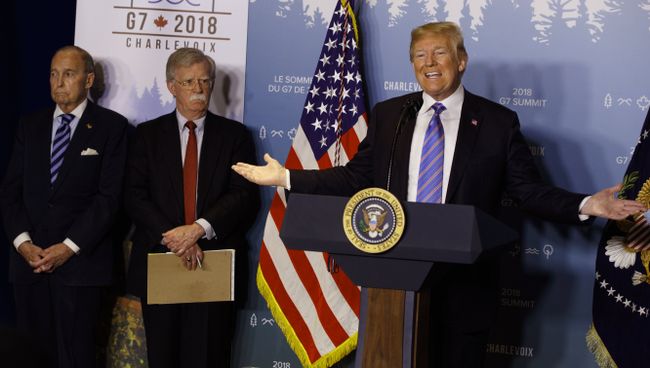 Президент США Дональд Трамп во время пресс-конференции на саммите G7. 9 июня 2018 Президент США Дональд Трамп во время пресс-конференции на саммите G7. 9 июня 2018