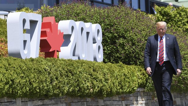 Президент США Дональд Трамп на саммите G7 в Ла Мальбе. 8 июня 2018 года Президент США Дональд Трамп на саммите G7 в Ла Мальбе. 8 июня 2018 года