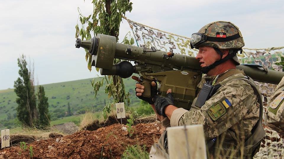 Военнослужащий армии Украины с ПЗРК Игла Военнослужащий армии Украины с ПЗРК Игла - РИА Новости, 1920, 05.05.2021