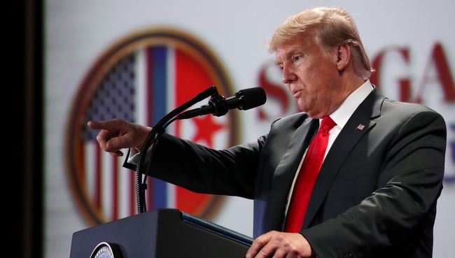 Президент США Дональд Трамп на пресс-конференции, посвещенной итогам саммита в Сингапуре. 12 июня 2018 Президент США Дональд Трамп на пресс-конференции, посвещенной итогам саммита в Сингапуре. 12 июня 2018