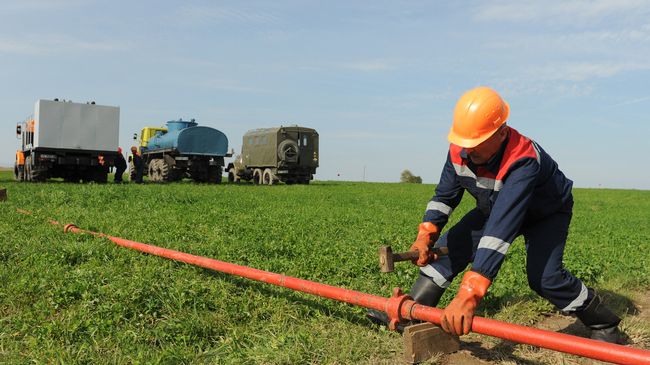 Сотрудник газовой службы. Украина. Архивное фото Сотрудник газовой службы. Украина. Архивное фото