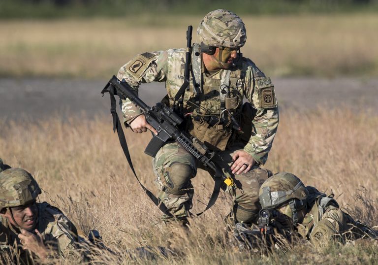 Американские десантники во время военных учений Saber Strike 2018 в Гайжюнае, Литва. 9 июня 2018 Американские десантники во время военных учений Saber Strike 2018 в Гайжюнае, Литва. 9 июня 2018