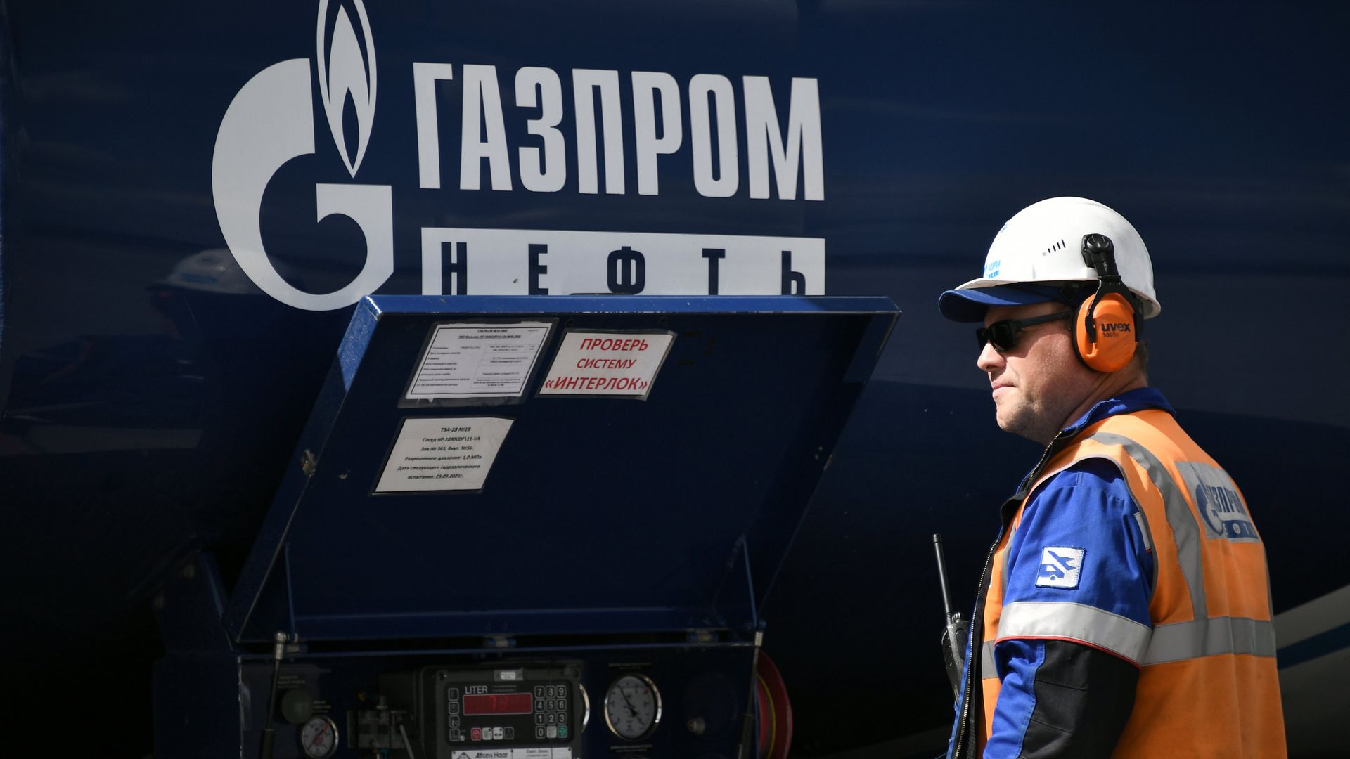 Автоцистерна компании Газпром Нефть Автоцистерна компании Газпром Нефть - РИА Новости, 1920, 04.04.2022