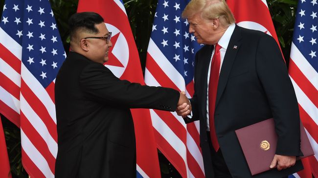 Лидер КНДР Ким Чен Ын и президент США Дональд Трамп