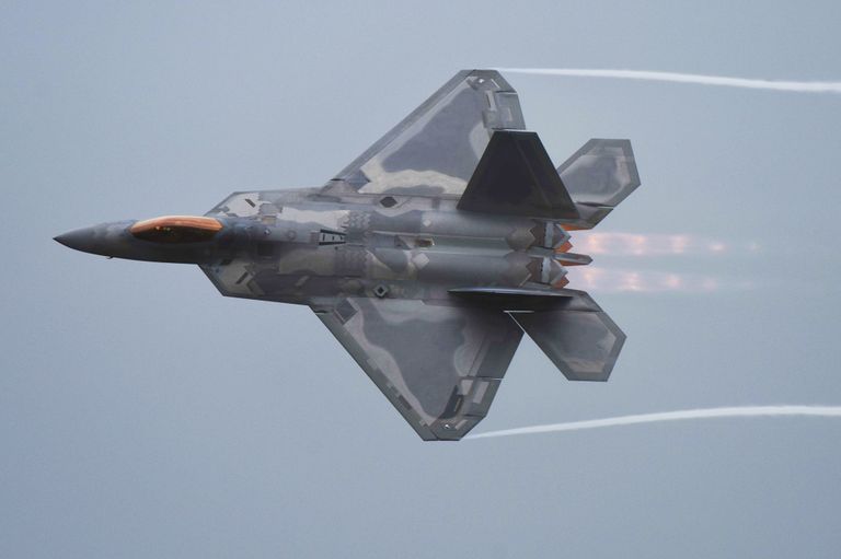 Американский истребитель F-22 Raptor Американский истребитель F-22 Raptor