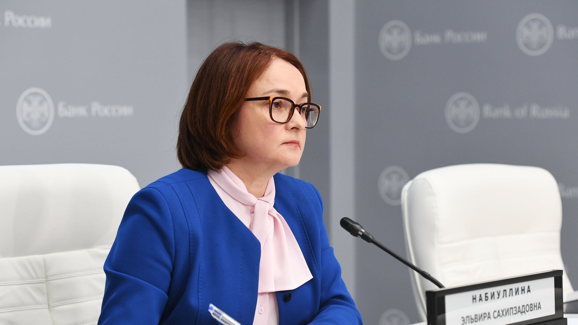 Председатель Центрального банка РФ Эльвира Набиуллина выступает на брифинге в Москве. 15 июня 2018 Председатель Центрального банка РФ Эльвира Набиуллина выступает на брифинге в Москве. 15 июня 2018 - РИА Новости, 1920, 19.06.2026