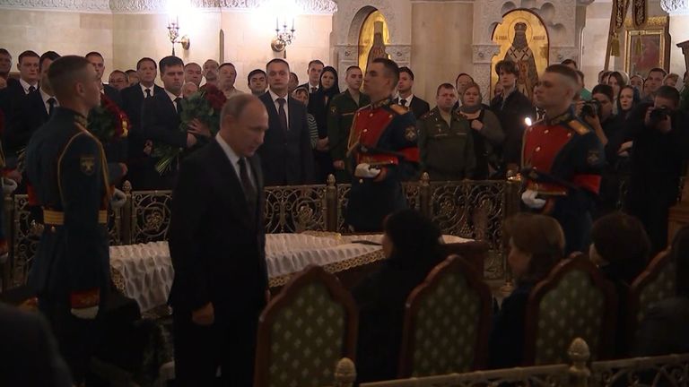 В моем сердце он останется навсегда. Путин попрощался с Говорухиным В моем сердце он останется навсегда. Путин попрощался с Говорухиным