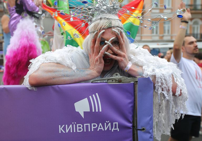 Участник Марша равенства в поддержку ЛГБТ сообщества в Киеве Участник Марша равенства в поддержку ЛГБТ сообщества в Киеве