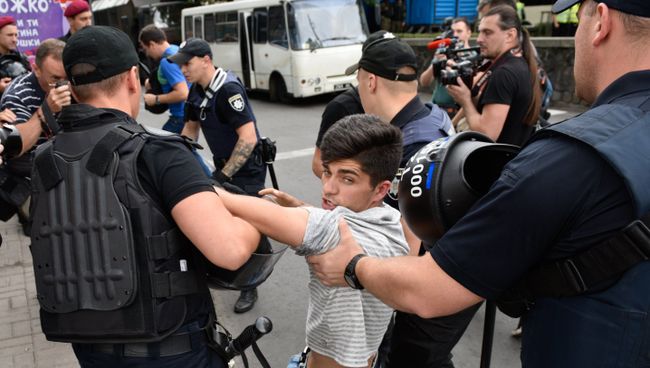 Задержание противников Марша равенства в поддержку ЛГБТ сообщества в Киеве. 17 июня 2018 Задержание противников Марша равенства в поддержку ЛГБТ сообщества в Киеве. 17 июня 2018