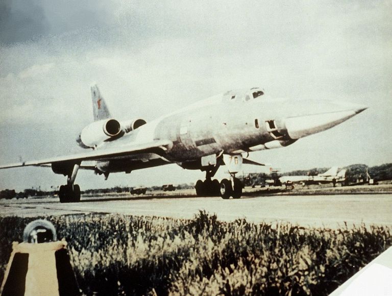 Советский самолет Ту-22 Советский самолет Ту-22