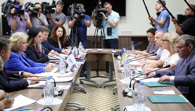 Встреча уполномоченной по правам человека в РФ Татьяны Москальковой с украинской коллегой Людмилой Денисовой. 18 июня 2018 Встреча уполномоченной по правам человека в РФ Татьяны Москальковой с украинской коллегой Людмилой Денисовой. 18 июня 2018