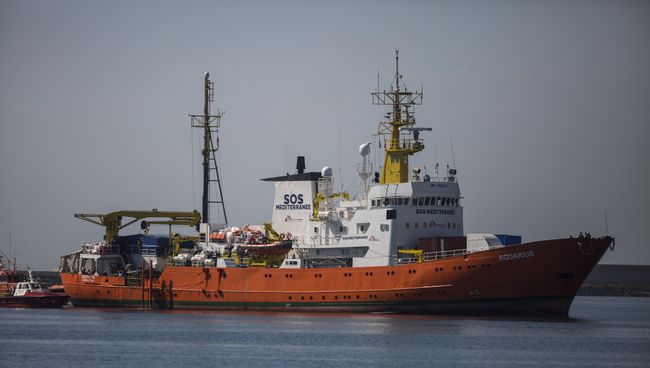 Судно Aquarius с мигрантами на борту. Архивное фото Судно Aquarius с мигрантами на борту. Архивное фото