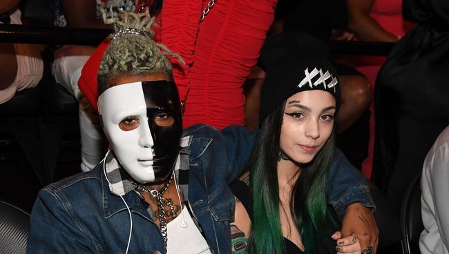 Американский рэпер Джасей Дуэйн Онфрой (XXXTentacion) с подругой на мероприятии BET Hip Hop Awards 2017 Американский рэпер Джасей Дуэйн Онфрой (XXXTentacion) с подругой на мероприятии BET Hip Hop Awards 2017