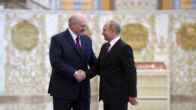 Президент РФ Владимир Путин и президент Белоруссии Александр Лукашенко. Архивное фото Президент РФ Владимир Путин и президент Белоруссии Александр Лукашенко. Архивное фото