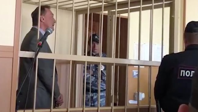 Глава новгородского Роспотребнадзора Анатолий Росоловский в суде Глава новгородского Роспотребнадзора Анатолий Росоловский в суде