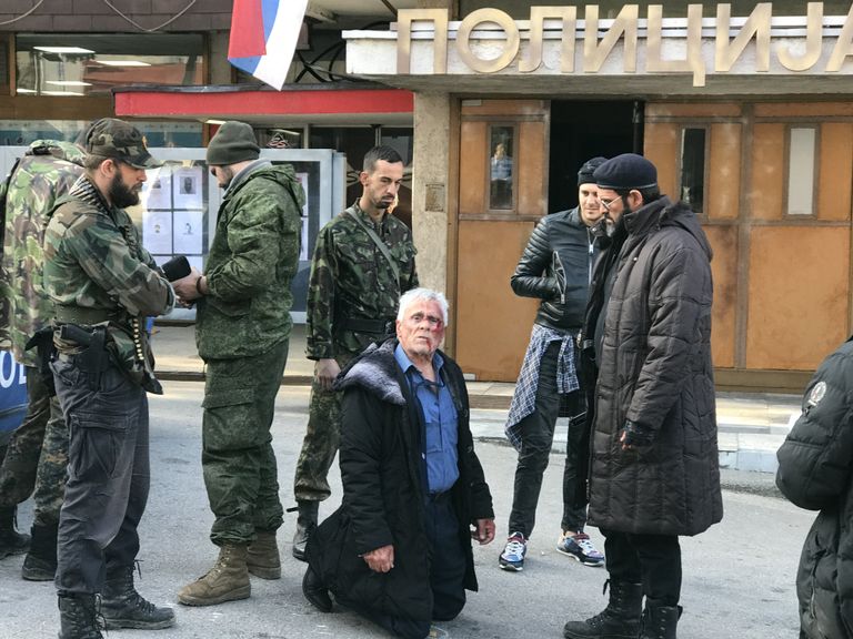 Югославский Актер Гойко Митич во время съемок фильма Балканский рубеж