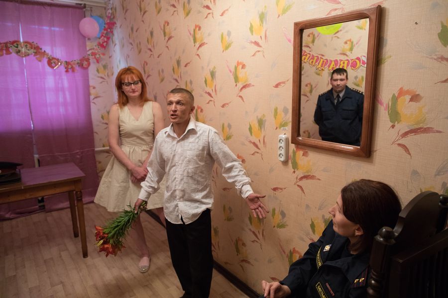Сергей рассказывает истории о своей жизни и первых судимостях