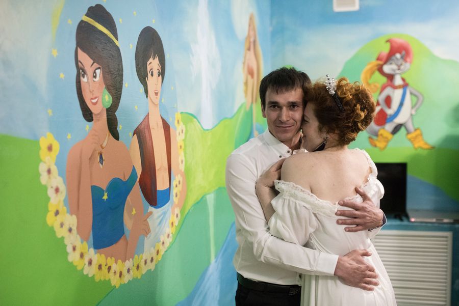 Муж Анастасии старше ее на 5 лет и приехал за ней из Пятигорска 