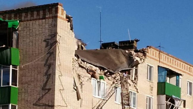 Последствия взрыва газа в жилом доме в городе Заинск в Татарстане. 22 июня 2018