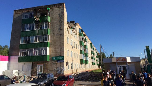 Последствия взрыва газа в жилом доме в городе Заинск в Татарстане. 22 июня 2018