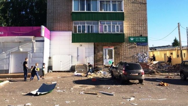 Последствия взрыва газа в жилом доме в городе Заинск в Татарстане. 22 июня 2018