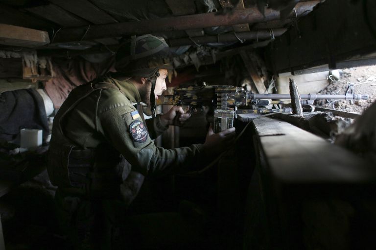Украинский военный у поселка Зайцево в Донецкой области, Украина. 21 июня 2018