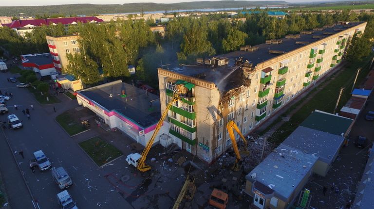 Ликвидация последствий взрыва газа в жилом доме в городе Заинск, Татарстан. 22 июня 2018 Ликвидация последствий взрыва газа в жилом доме в городе Заинск, Татарстан. 22 июня 2018