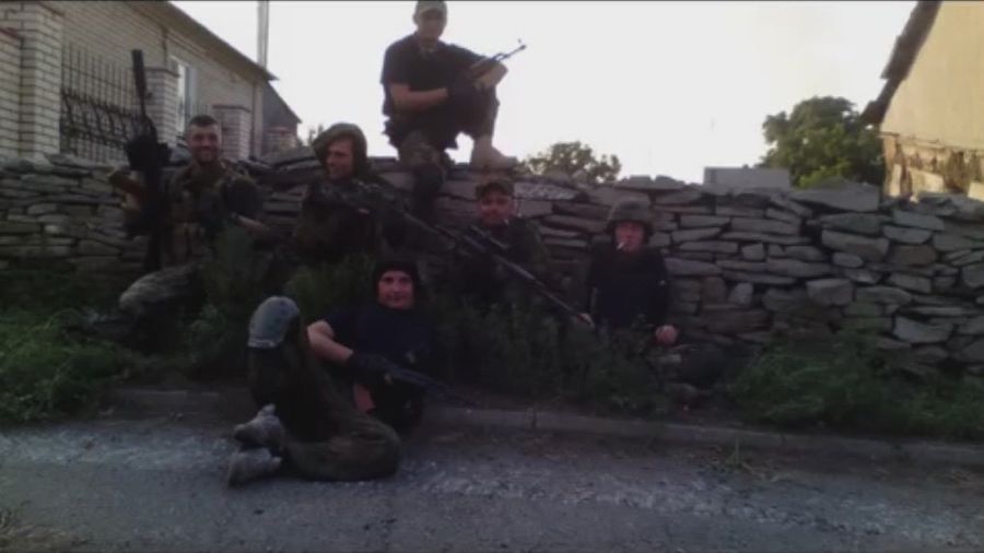 Разведгруппа батальона Азов, Старабешево. Второй справа по центру Сергей Сановский