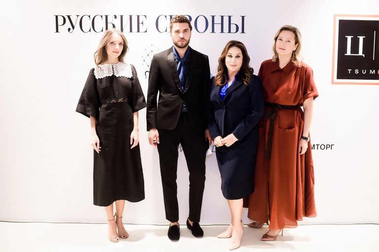 Выставка конкурсных работ фестиваля Русские сезоны в ЦУМе Выставка конкурсных работ фестиваля Русские сезоны в ЦУМе